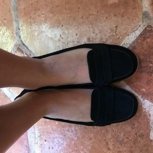 Super cute black suede penny loafers by Splendid